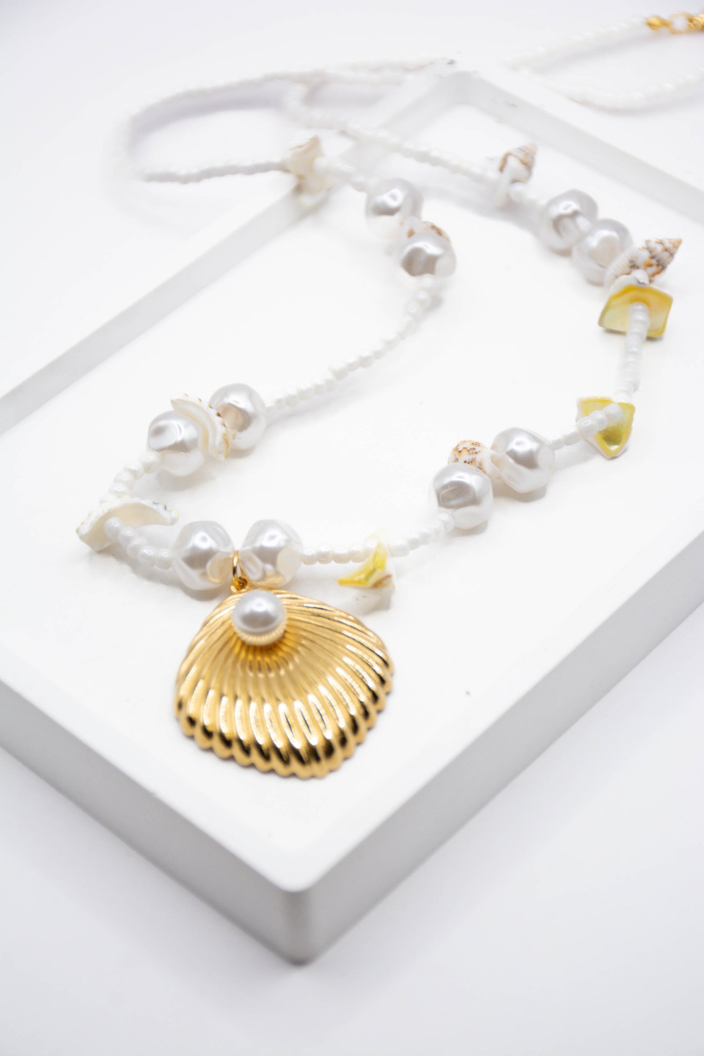 VIRELUNE NECKLACE