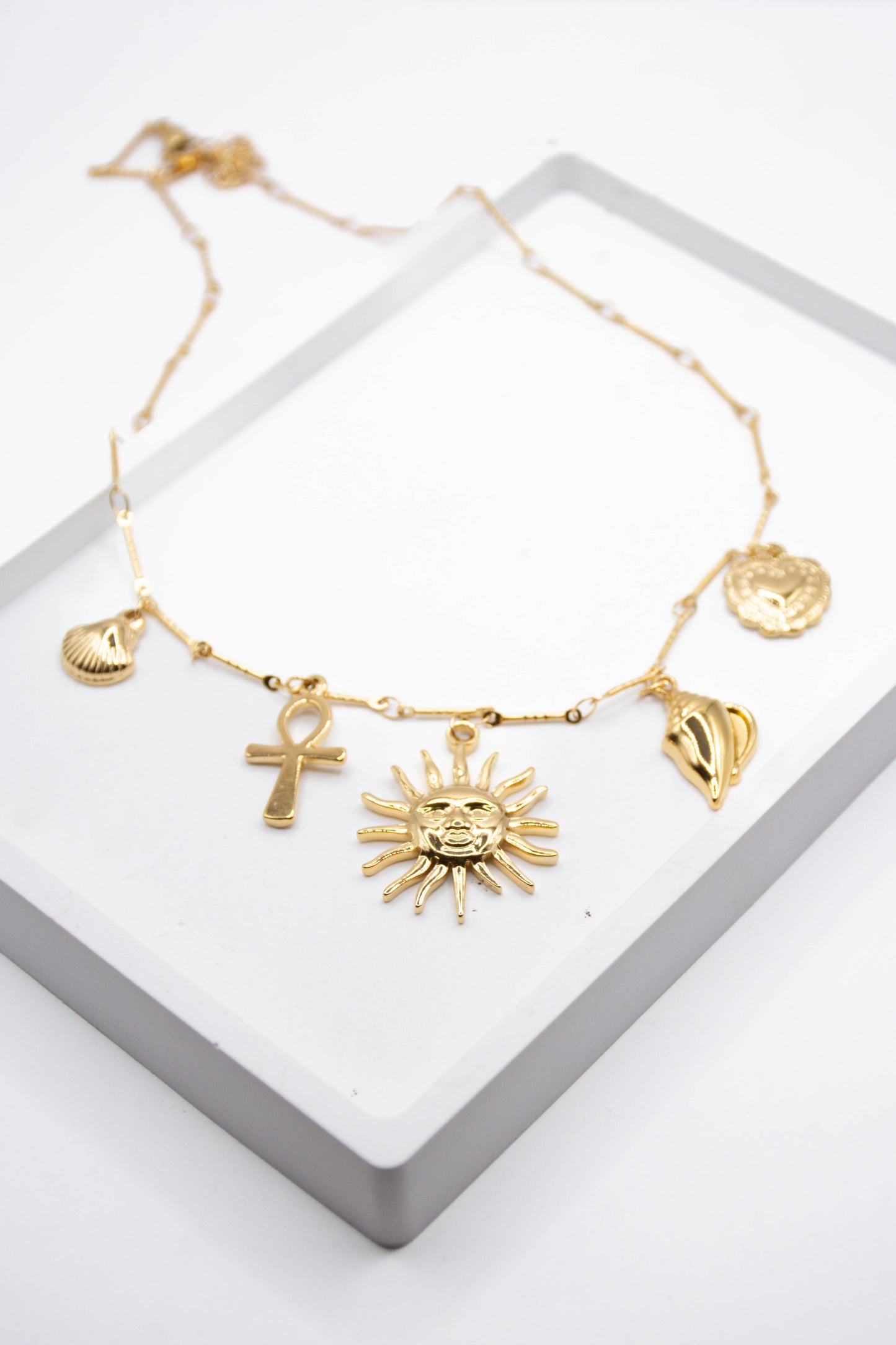 ELARIS NECKLACE