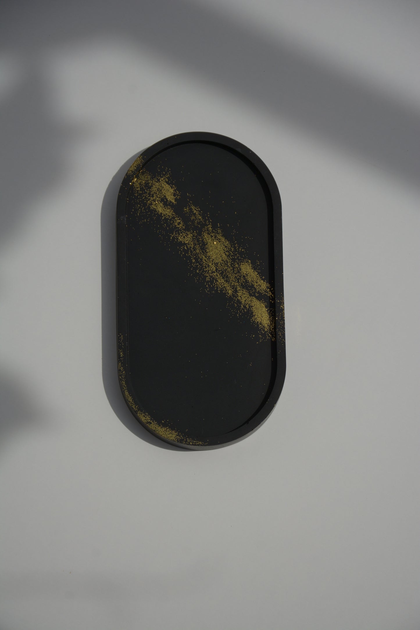 BLACK TRAY WITH GOLD GLITTER