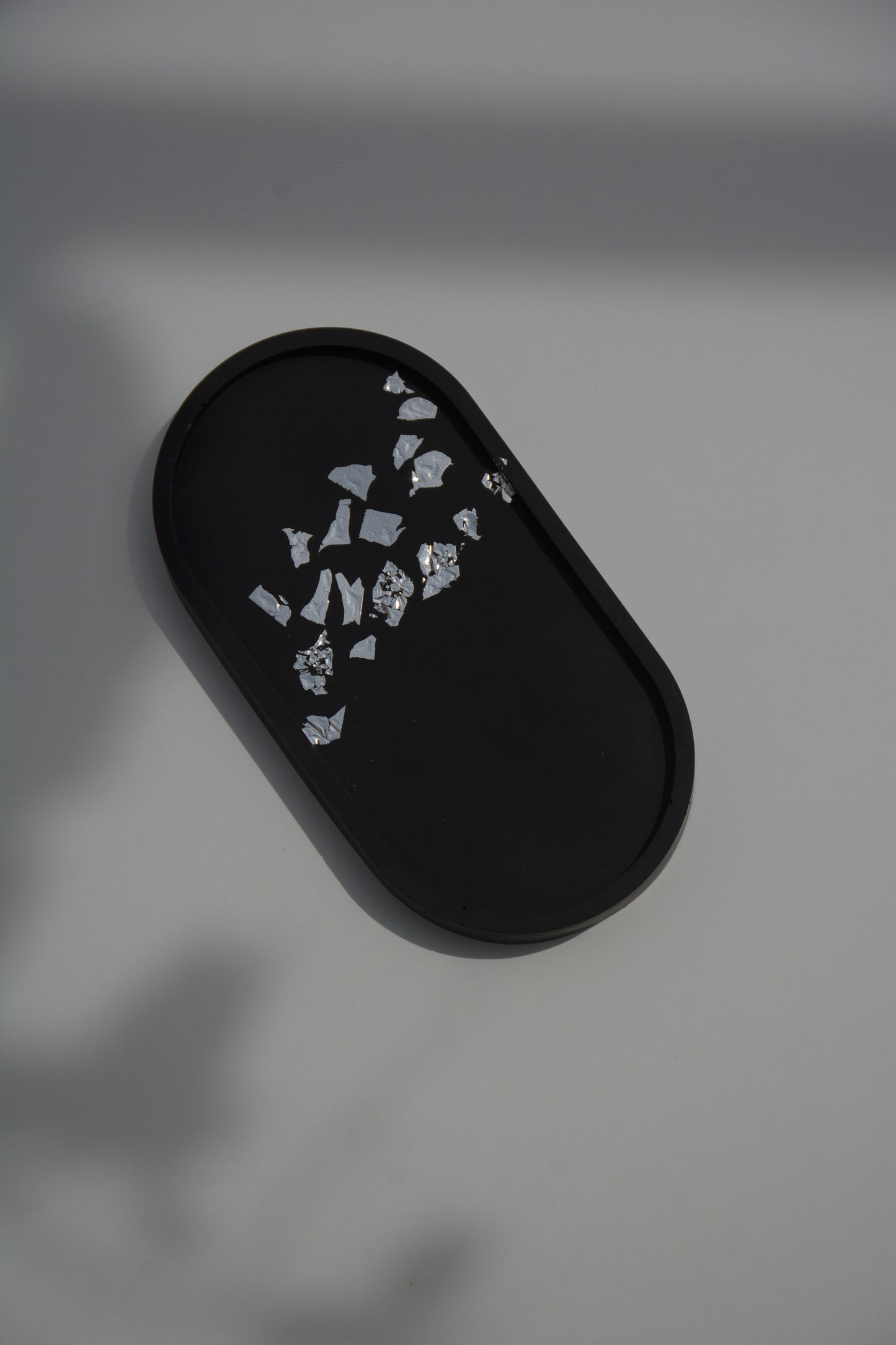 BLACK TRAY & SILVER FLAKES