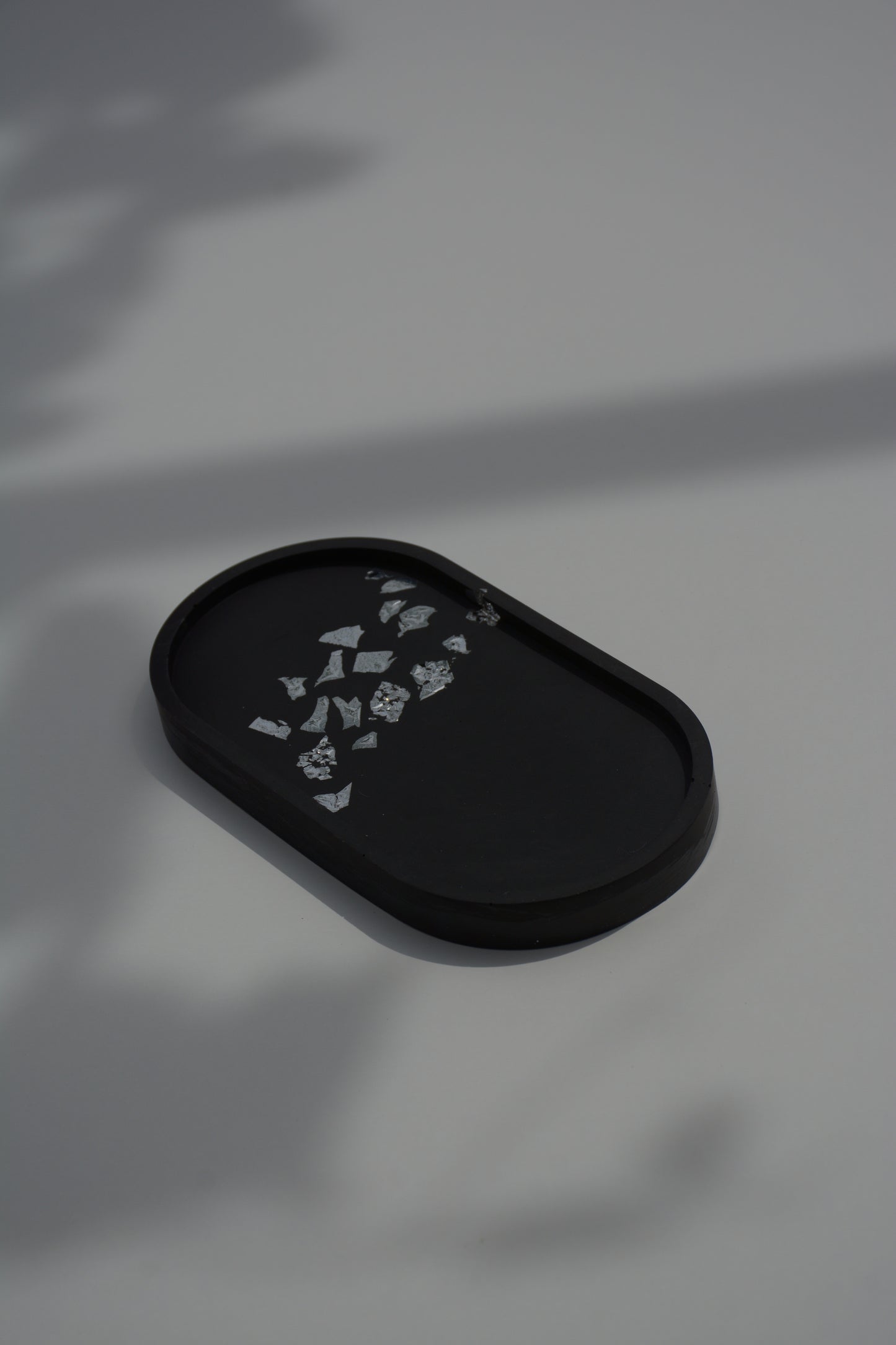 BLACK TRAY & SILVER FLAKES
